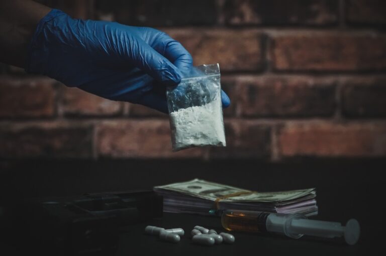 Policewoman,Holding,Drugs,In,Hand